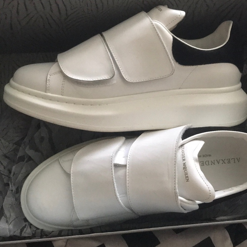 Women Alexander McQueen sneaker!